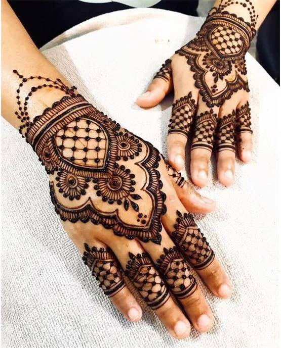 Heart Inspired Detailed Back Hand Mehndi Design Heart Inspired Detailed Back Hand Mehndi Design